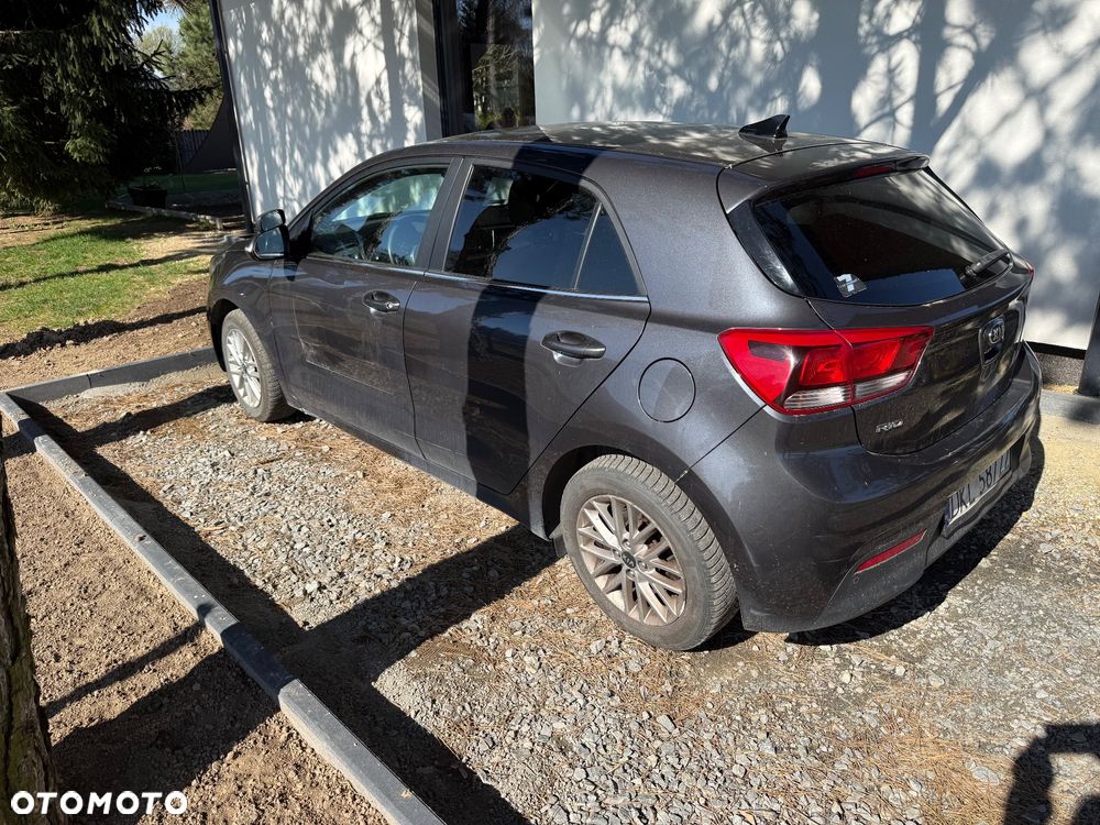 Kia Rio 1.2 L - 3
