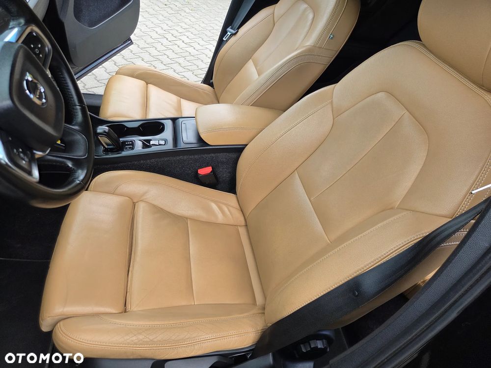 Volvo XC 40 T5 AWD Geartronic Momentum - 23