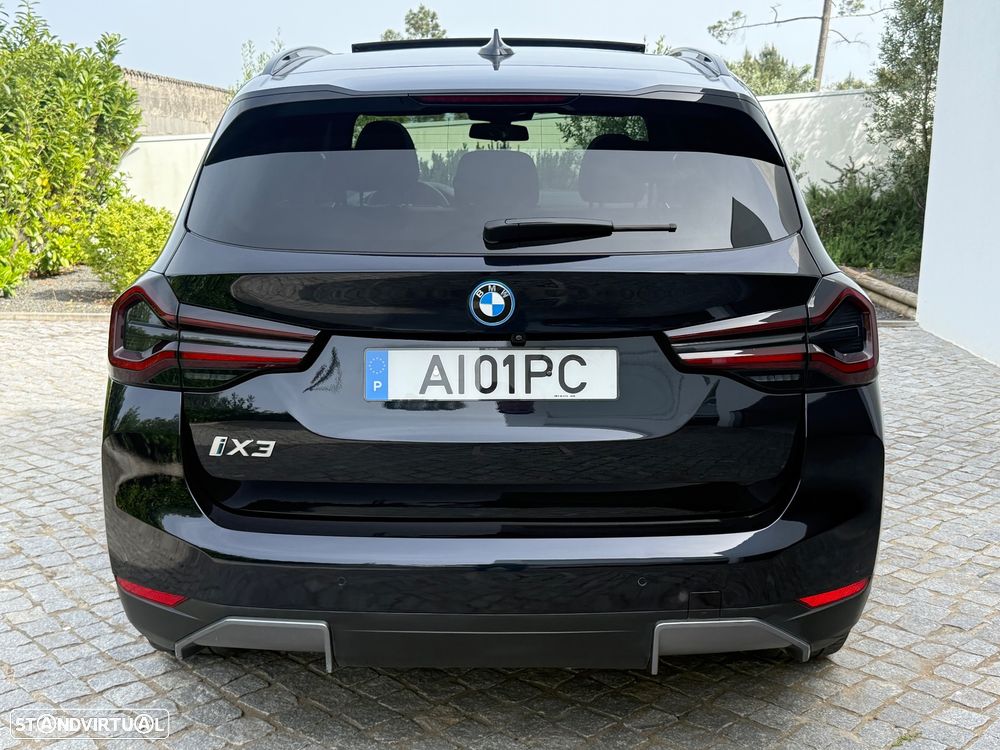 BMW iX3 Impressive - 11