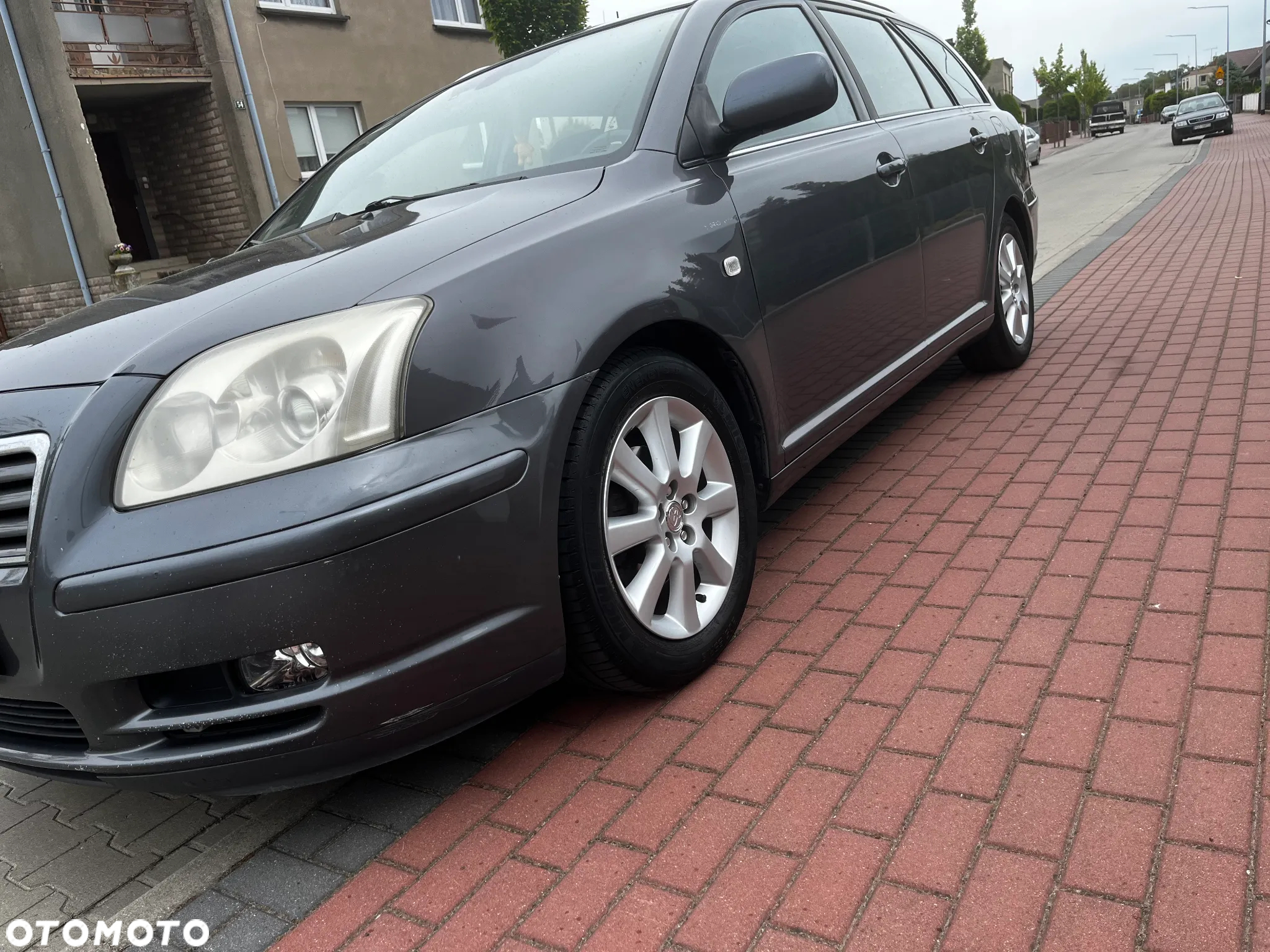 Toyota Avensis - 2
