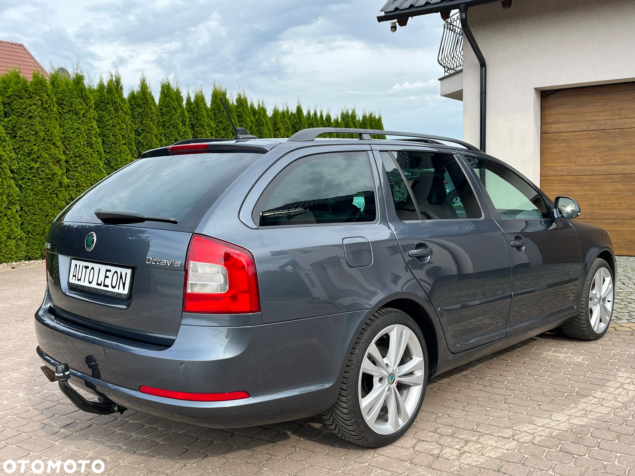 Skoda Octavia Combi 2.0 TDI CR DPF DSG RS - 9