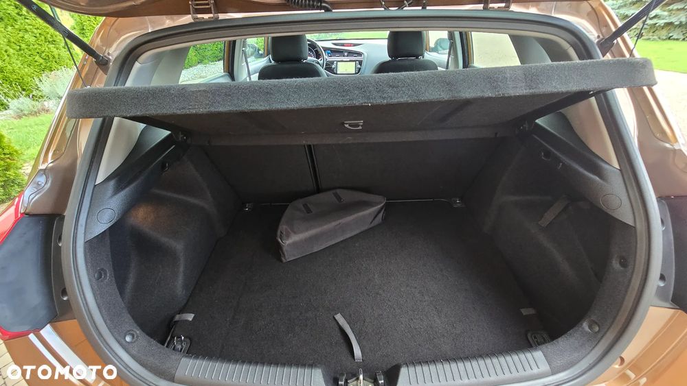 Kia Ceed - 33