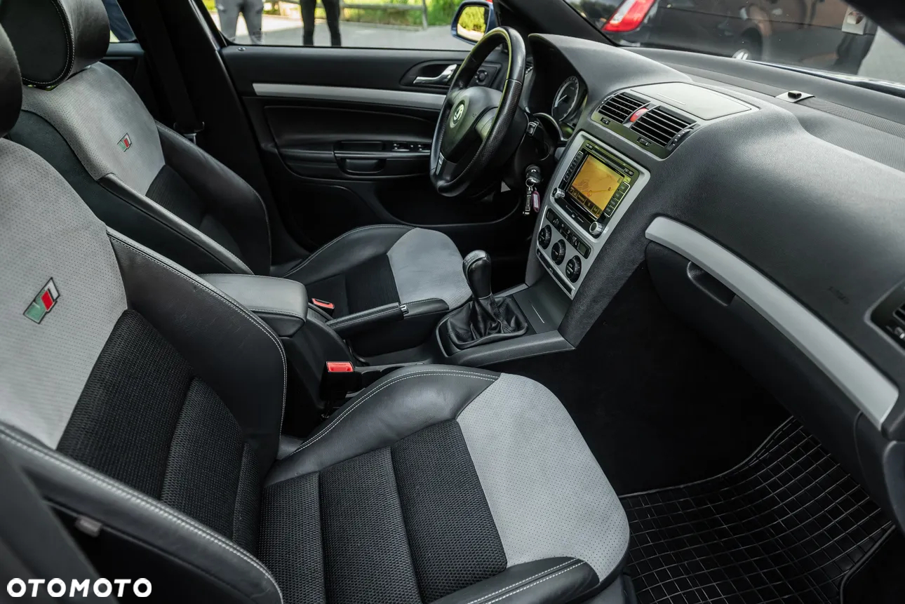 Skoda Octavia Combi 2.0 TSI RS - 26