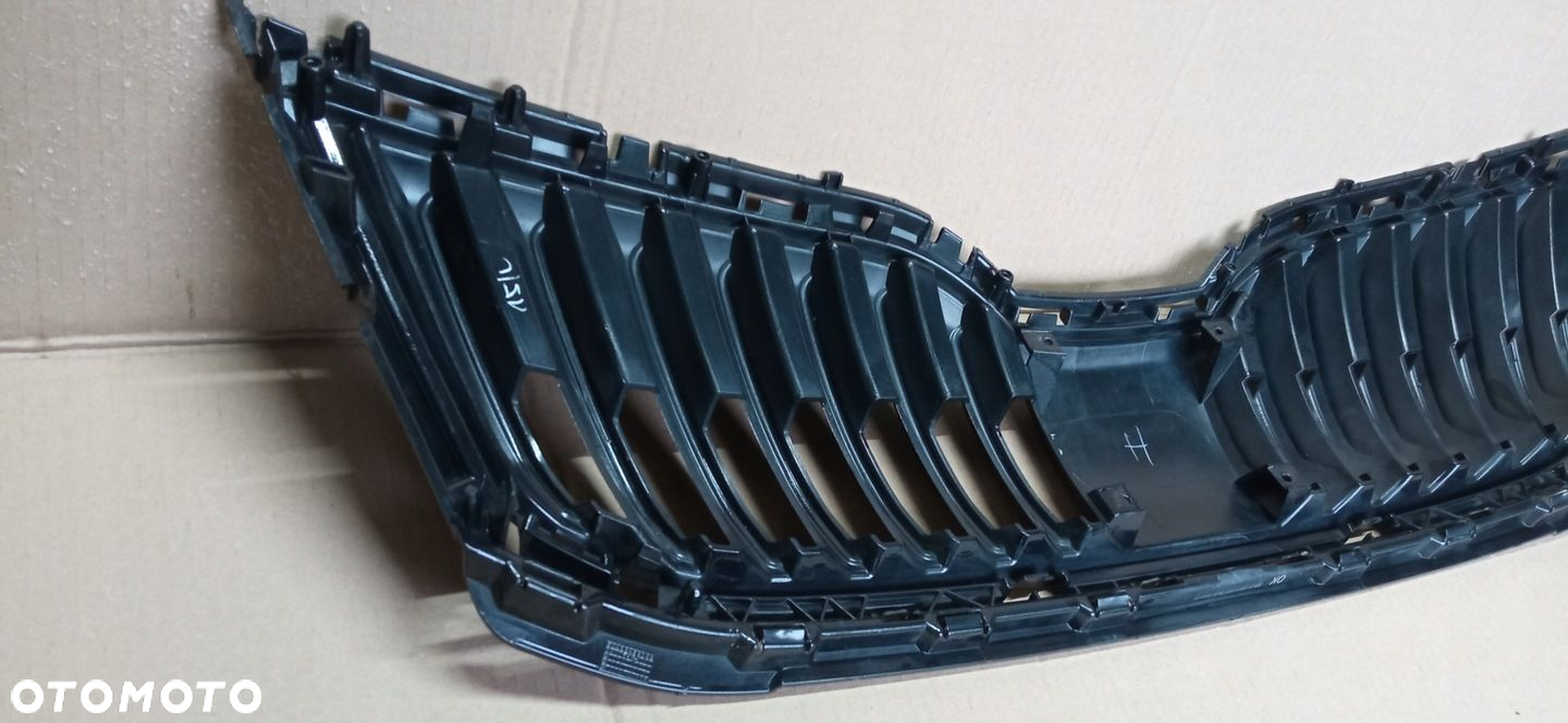 SKODA OCTAVIA III LIFT 16- ATRAPA GRILL KRATKA ZDERZAKA PRZÓD 5E0853653C - 11