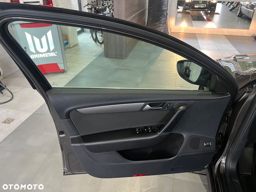 Volkswagen Passat 1.6 TDI (BlueMotion Technology) Comfortline - 17