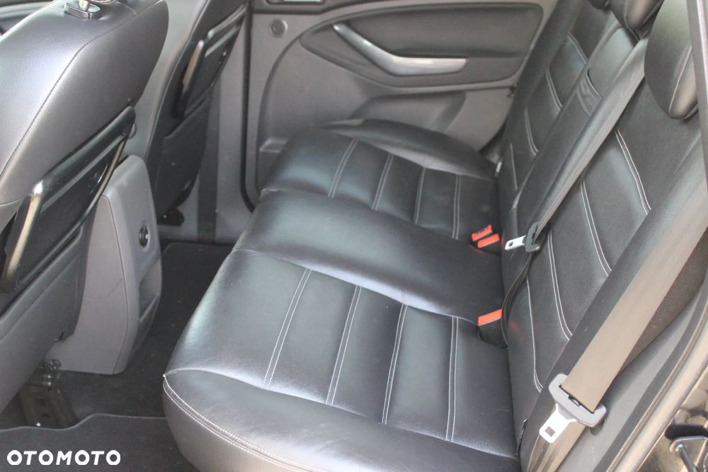 Ford Kuga 2.0 TDCi 2x4 Titanium - 22