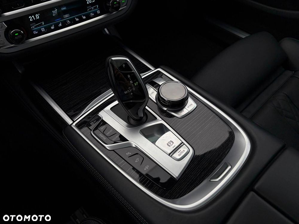 BMW Seria 7 750i xDrive sport - 26