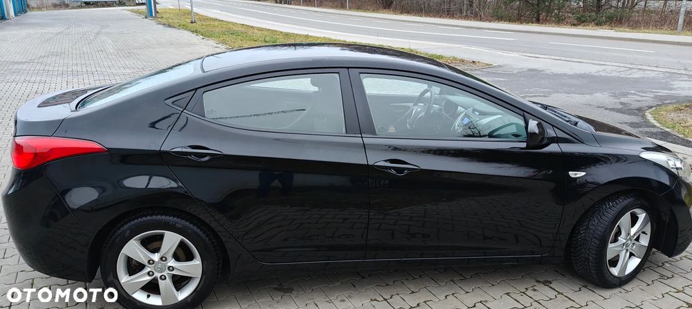 Hyundai Elantra 1.6 Comfort - 3
