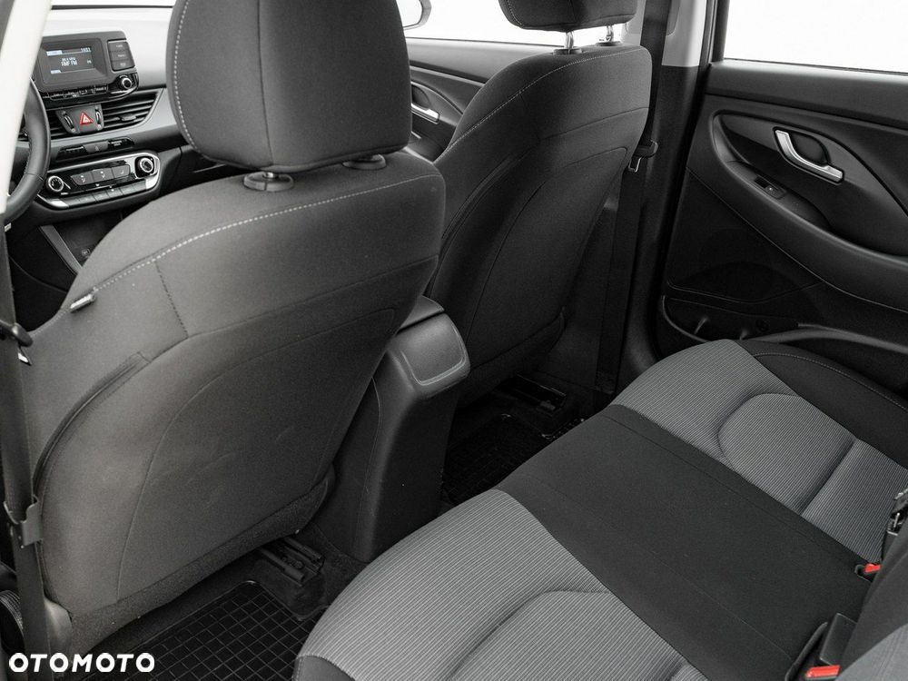 Hyundai i30 1.5 DPI Classic + - 23