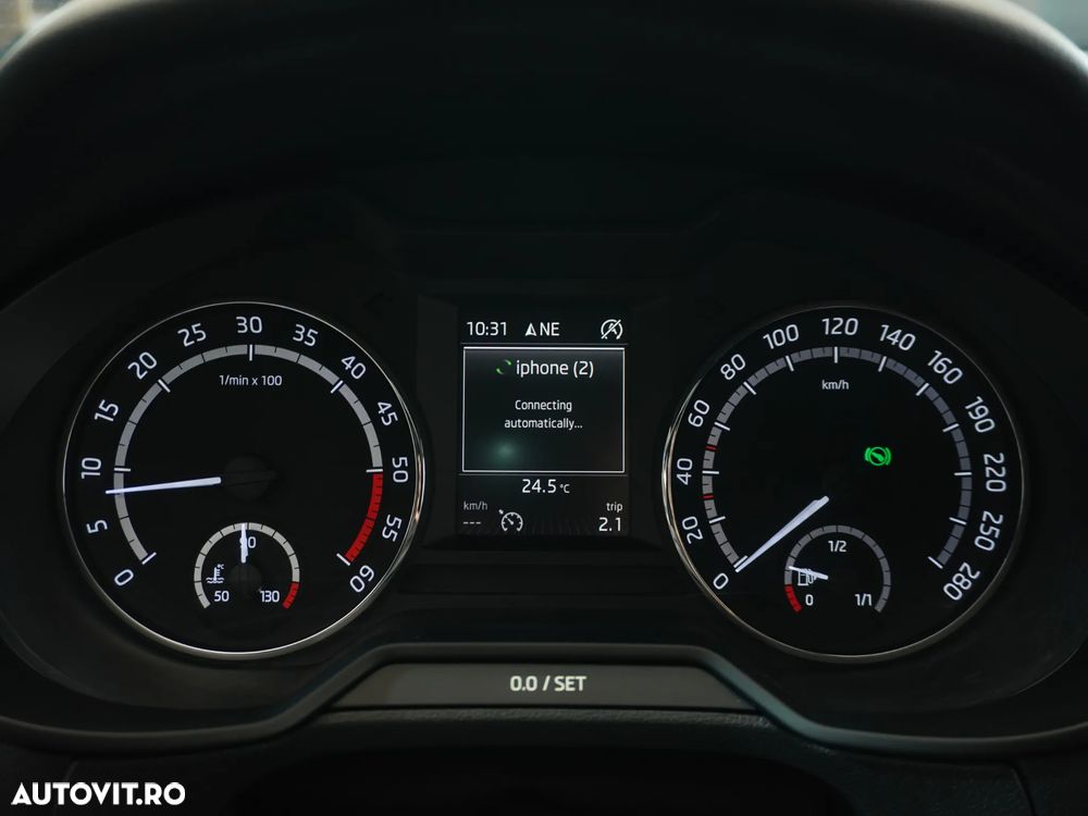 Skoda Octavia 2.0 TDI DSG RS - 30