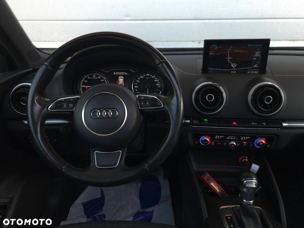 Audi A3 Sportback 1.4 TFSI E-tron Ambiente e-S tronic - 25