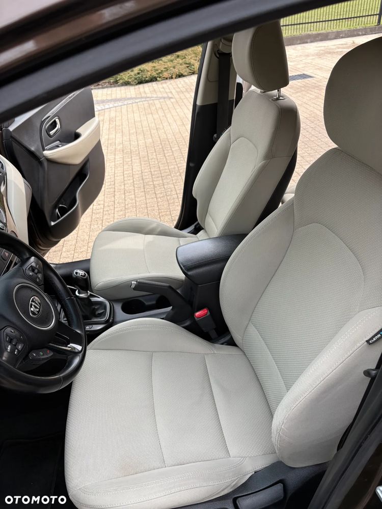 Kia Carens 1.6 GDI L - 8