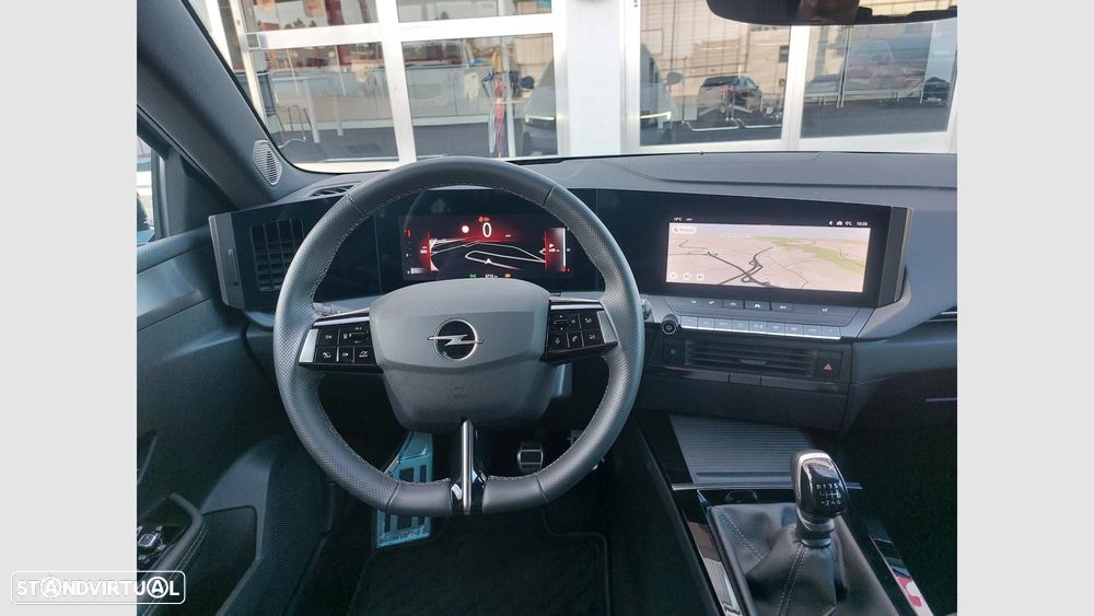 Opel Astra 1.2 T GS - 10