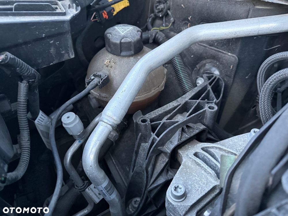 Peugeot 3008 1.6 BlueHDi Active S&S EAT6 - 28