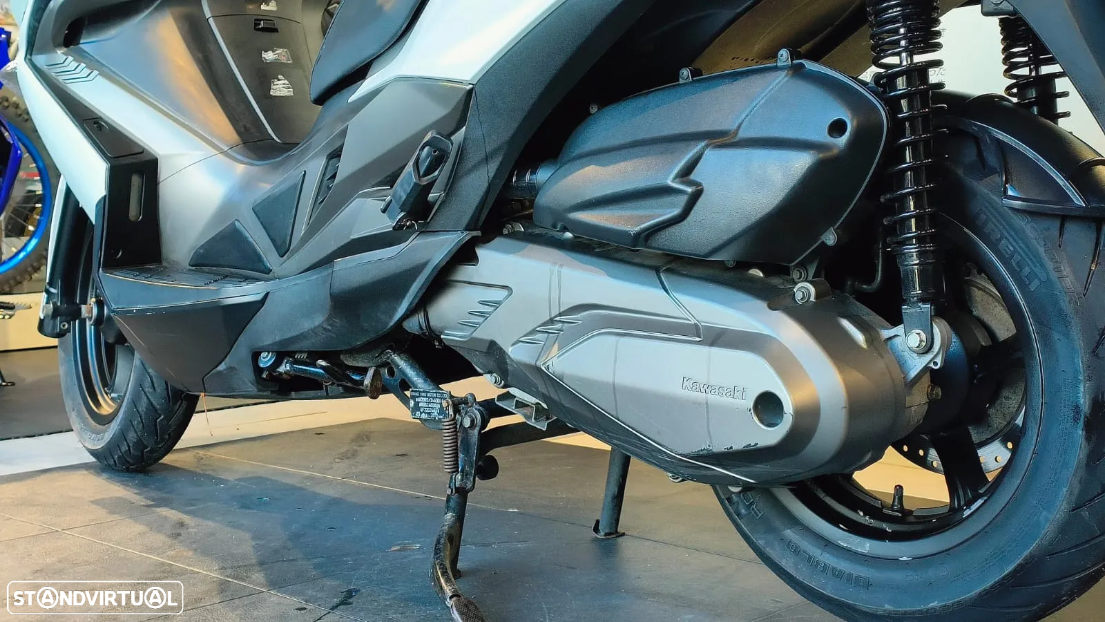 Kawasaki J300 - 10