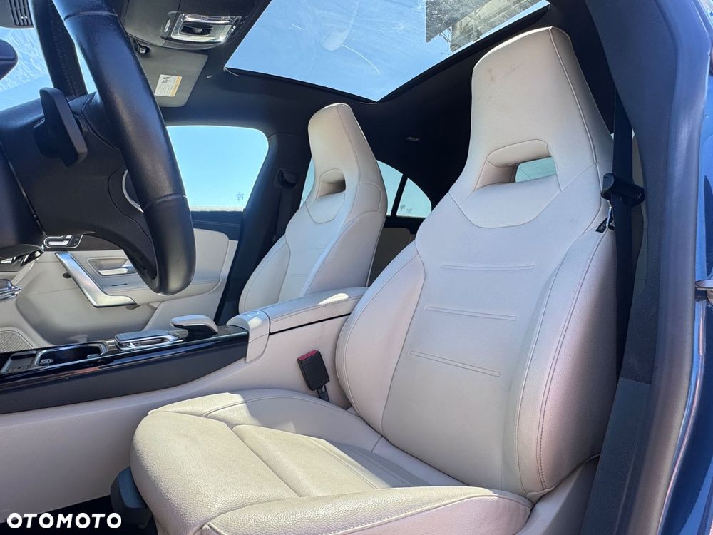 Mercedes-Benz CLA - 12