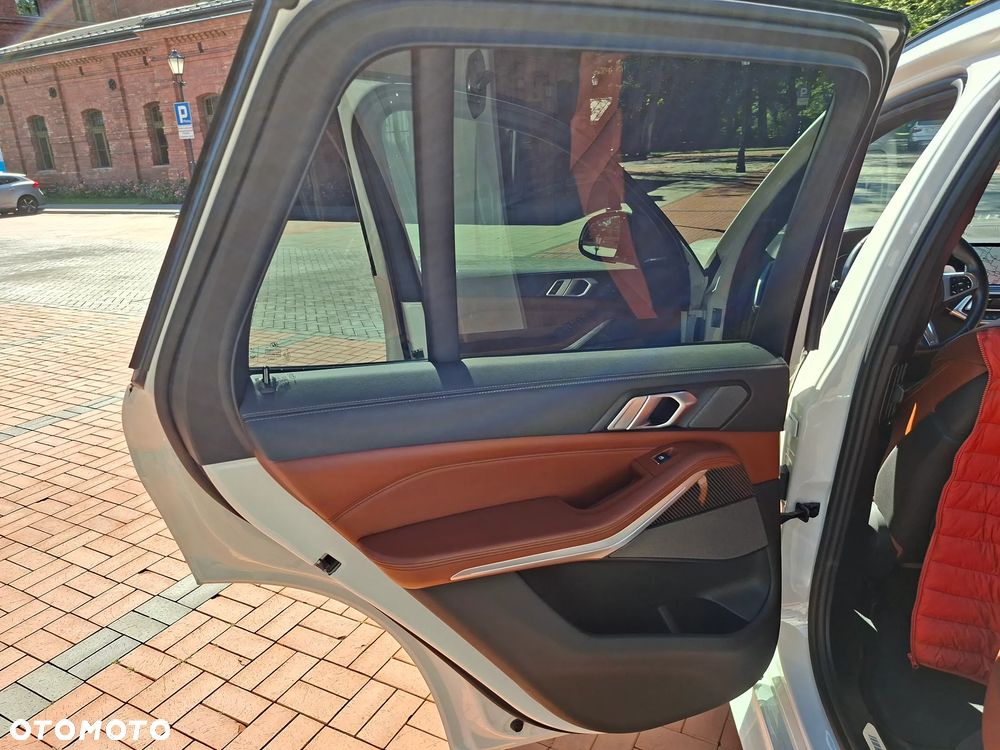 BMW X5 M50i - 22