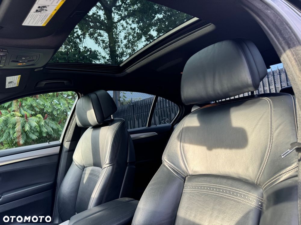 BMW Seria 5 550i - 11