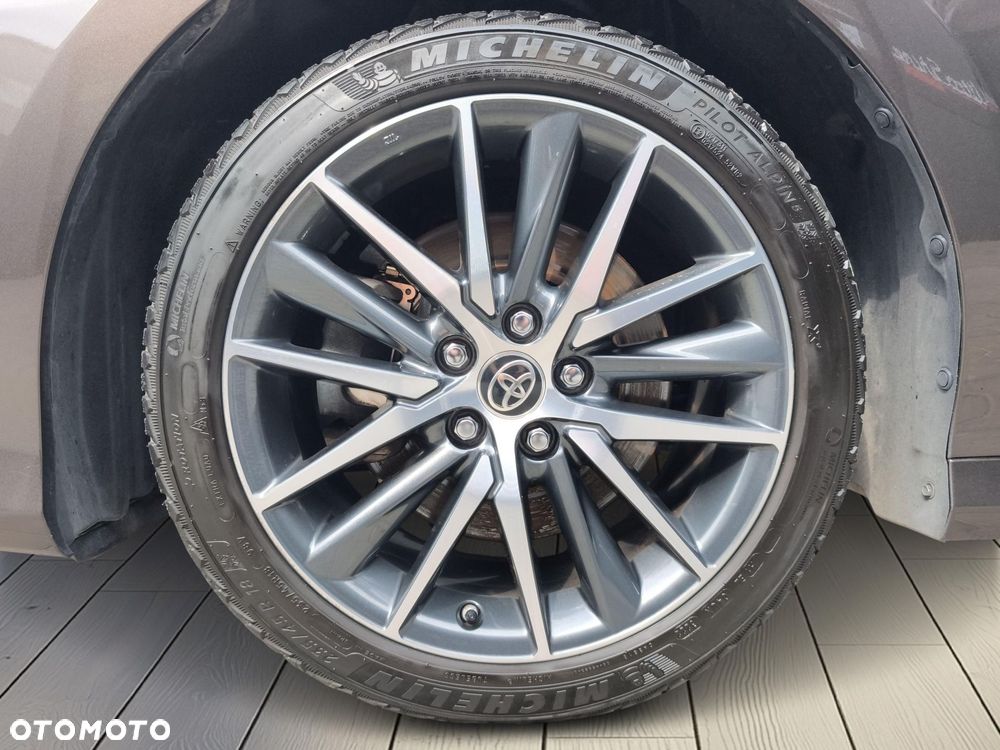 Toyota Camry 2.5 Hybrid Executive CVT - 21