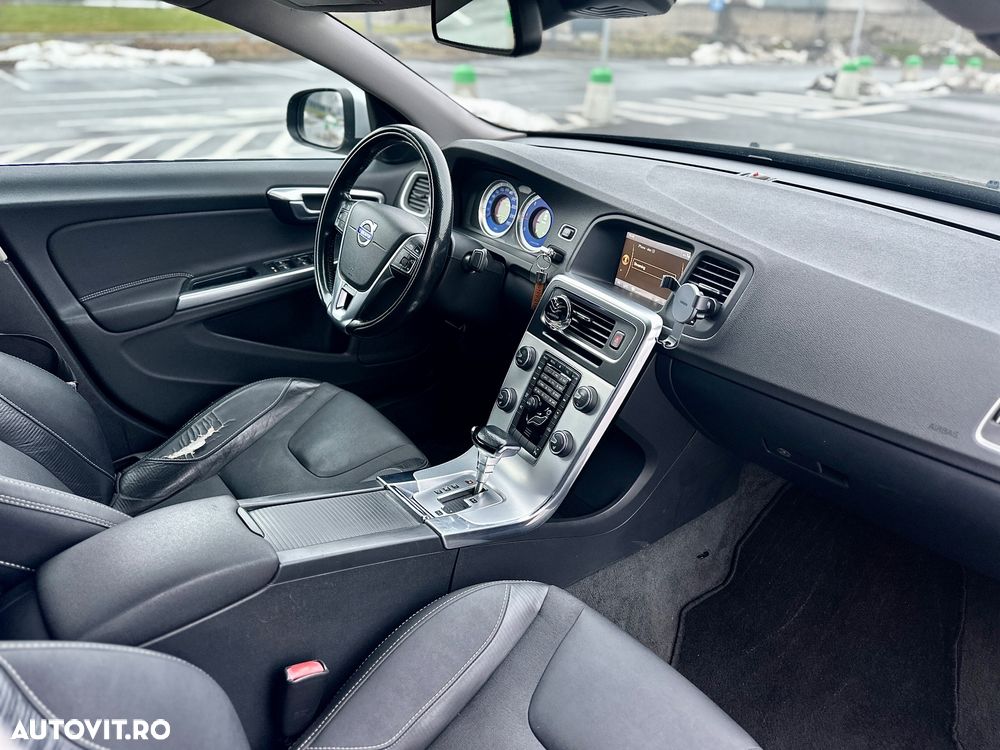 Volvo S60 D5 AWD Geartronic RDesign - 10