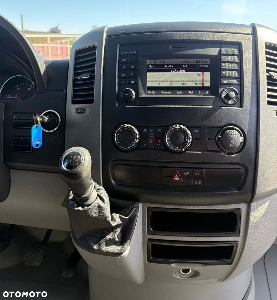 Mercedes-Benz Sprinter - 13