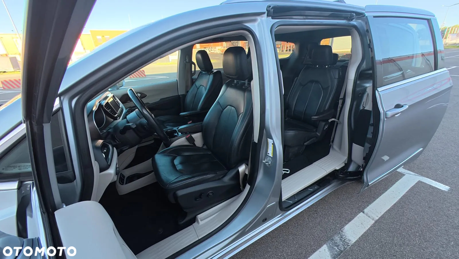 Chrysler Pacifica - 22