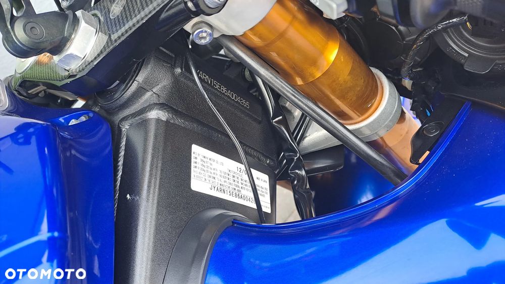 Yamaha R1 - 16