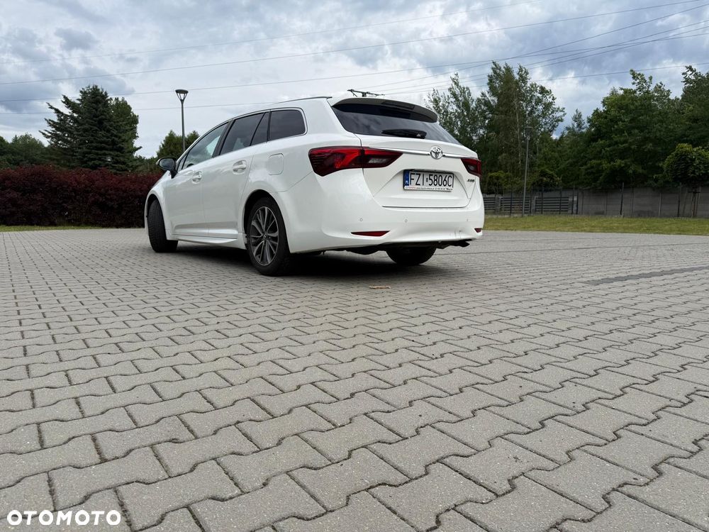 Toyota Avensis 2.0 D-4D Premium - 4