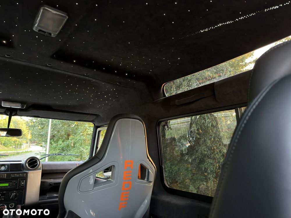 Land Rover Defender 2.4 TD4 SE - 19