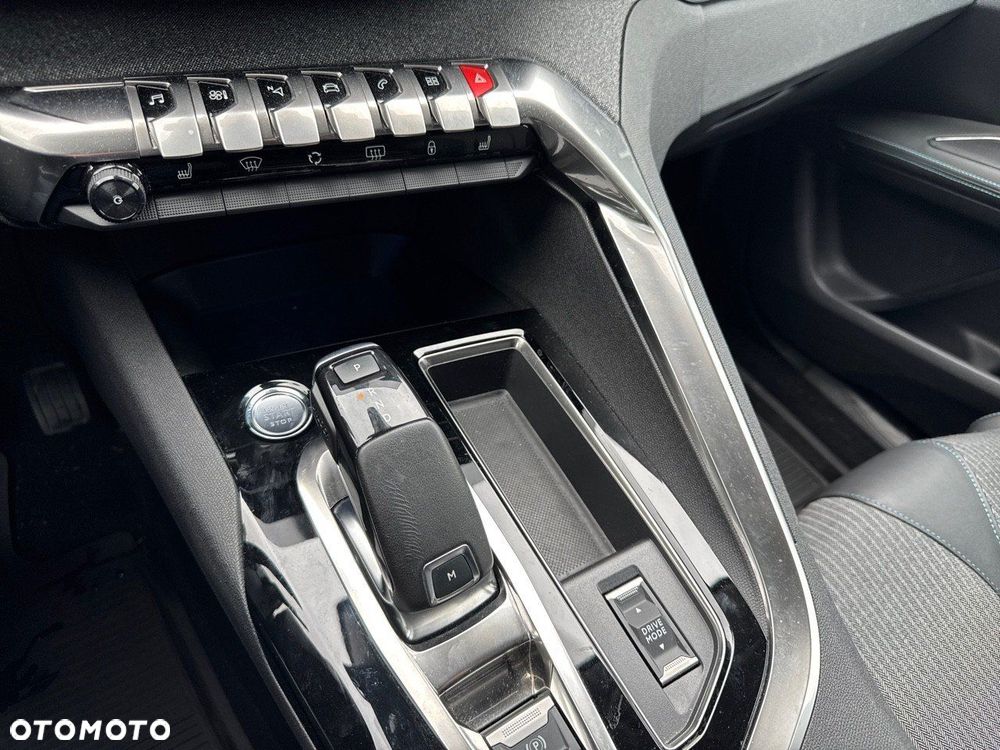 Peugeot 3008 1.2 PureTech Allure Pack S&S EAT8 - 16