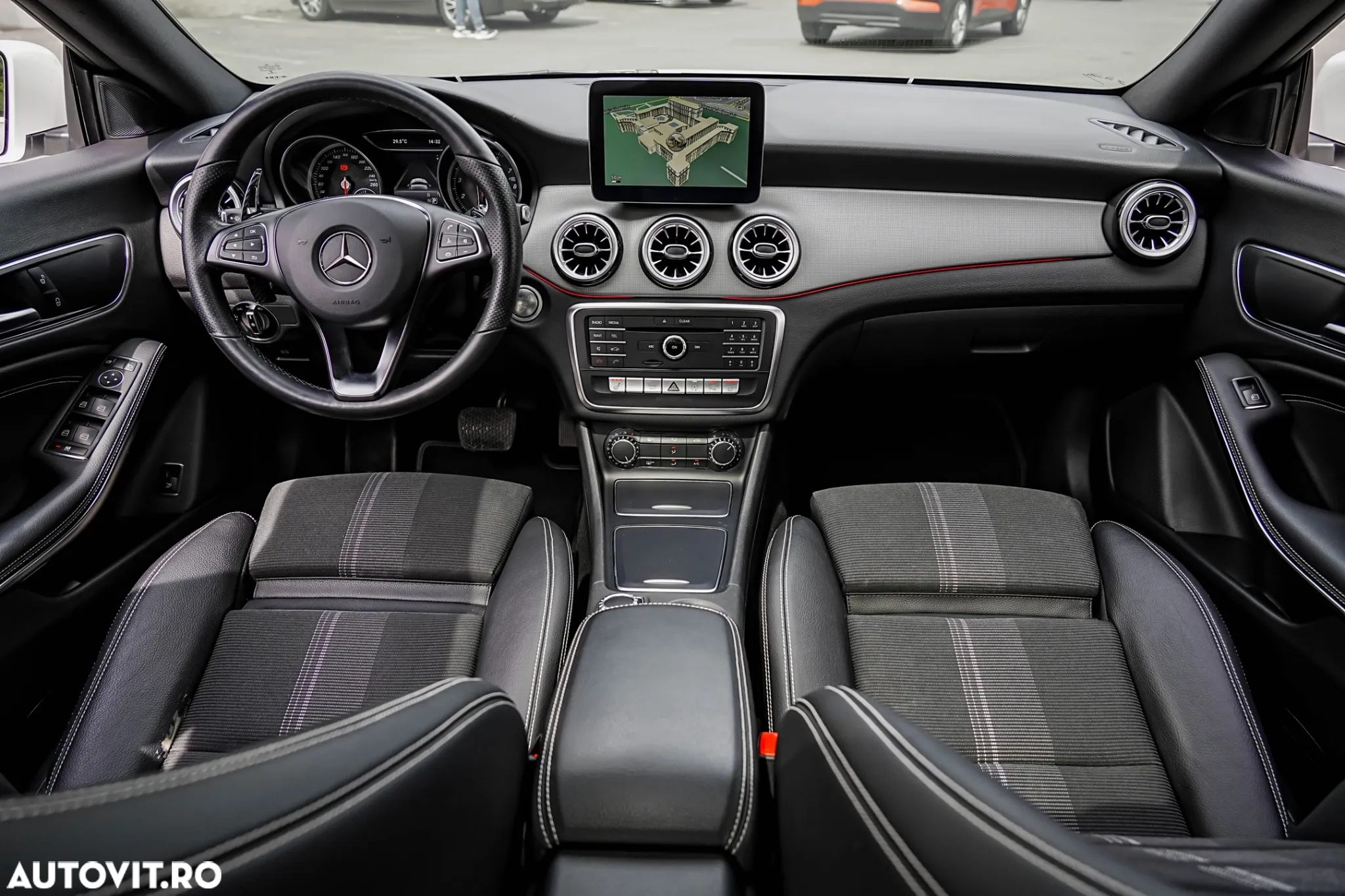 Mercedes-Benz CLA 180 7G-DCT AMG Line - 4