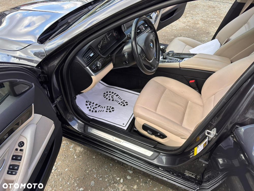 BMW Seria 5 528i xDrive Sport-Aut Luxury Line - 2