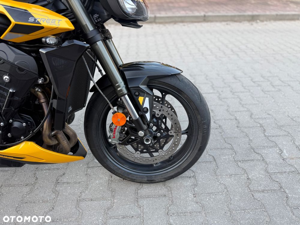 Triumph Street Triple - 9