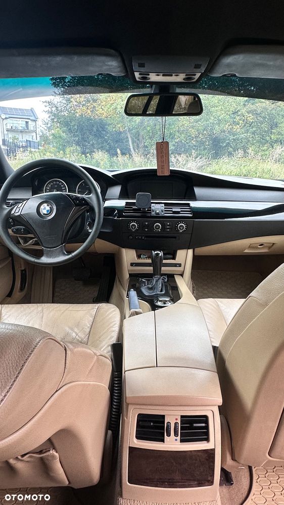 BMW Seria 5 525d - 12