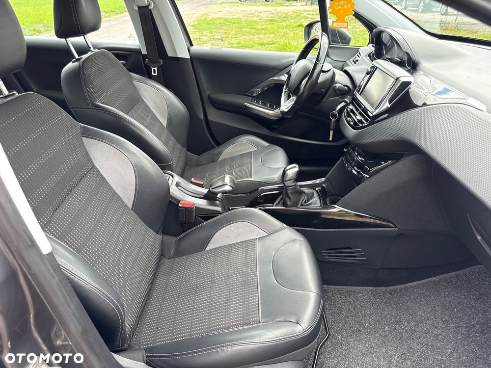 Peugeot 2008 1.2 Pure Tech Allure S&S - 25
