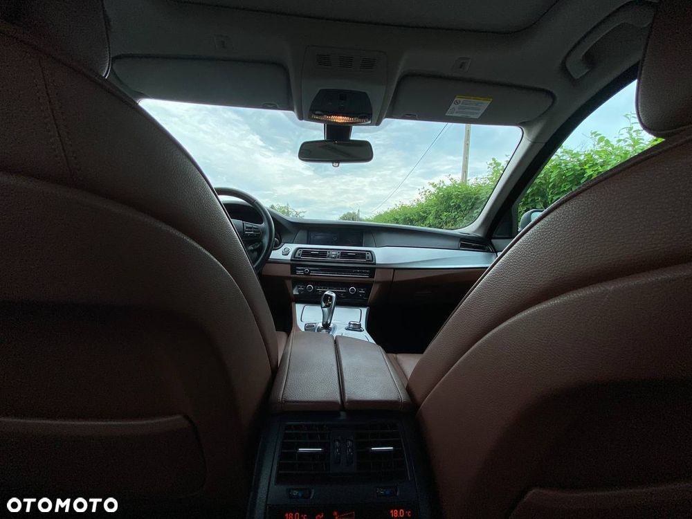 BMW Seria 5 528i xDrive Luxury Line - 10