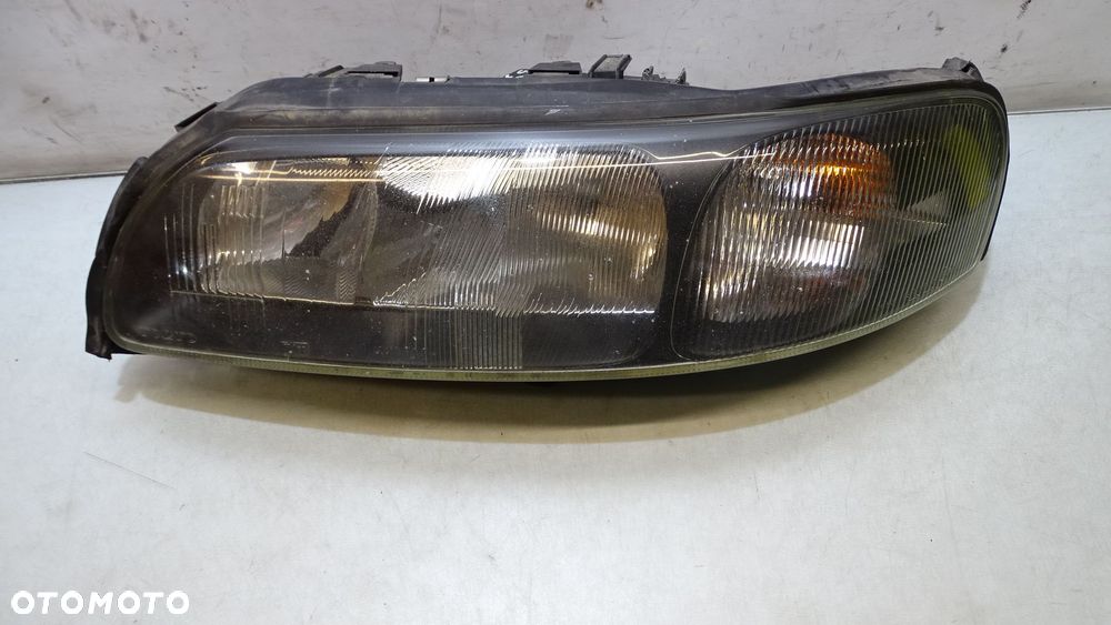 LAMPA LEWA PRZEDNIA VOLVO XC70 2.5T 8693547 - 1