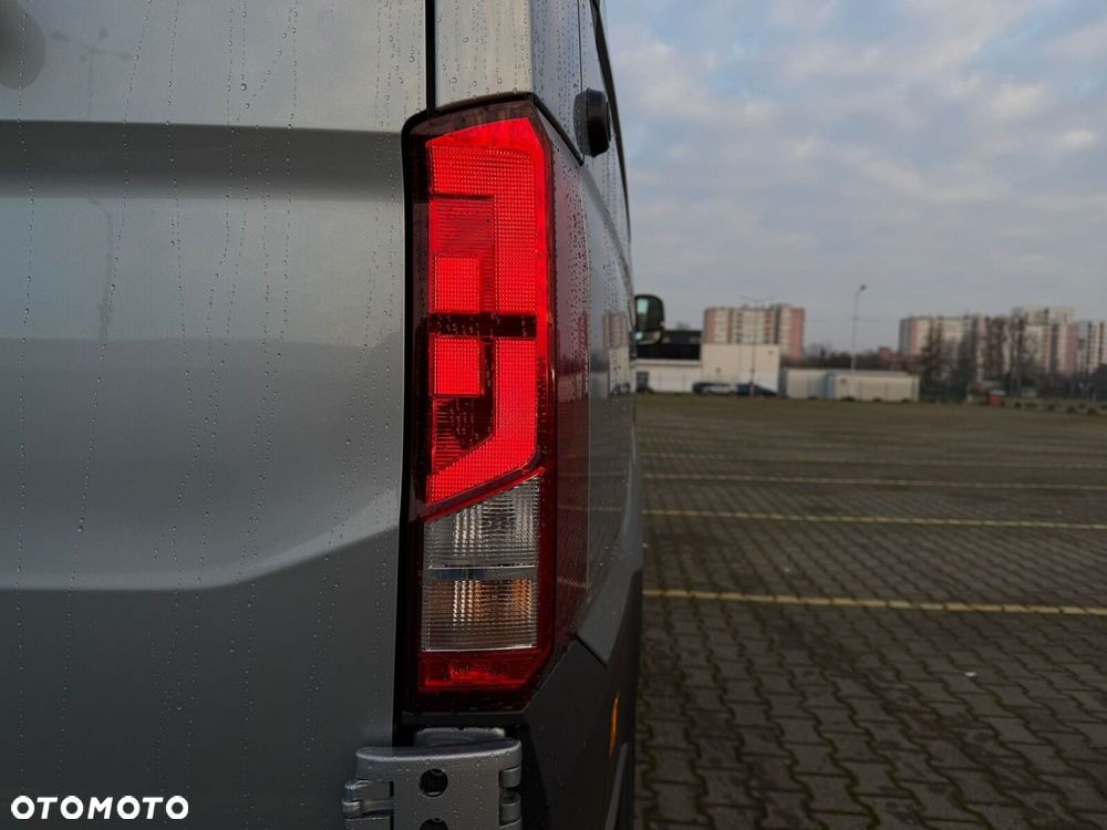 Volkswagen Crafter 35 2.0 TDI L3H3 177 KM AUTOMAT - 25