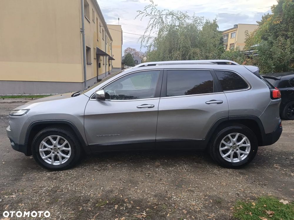 Jeep Cherokee - 3