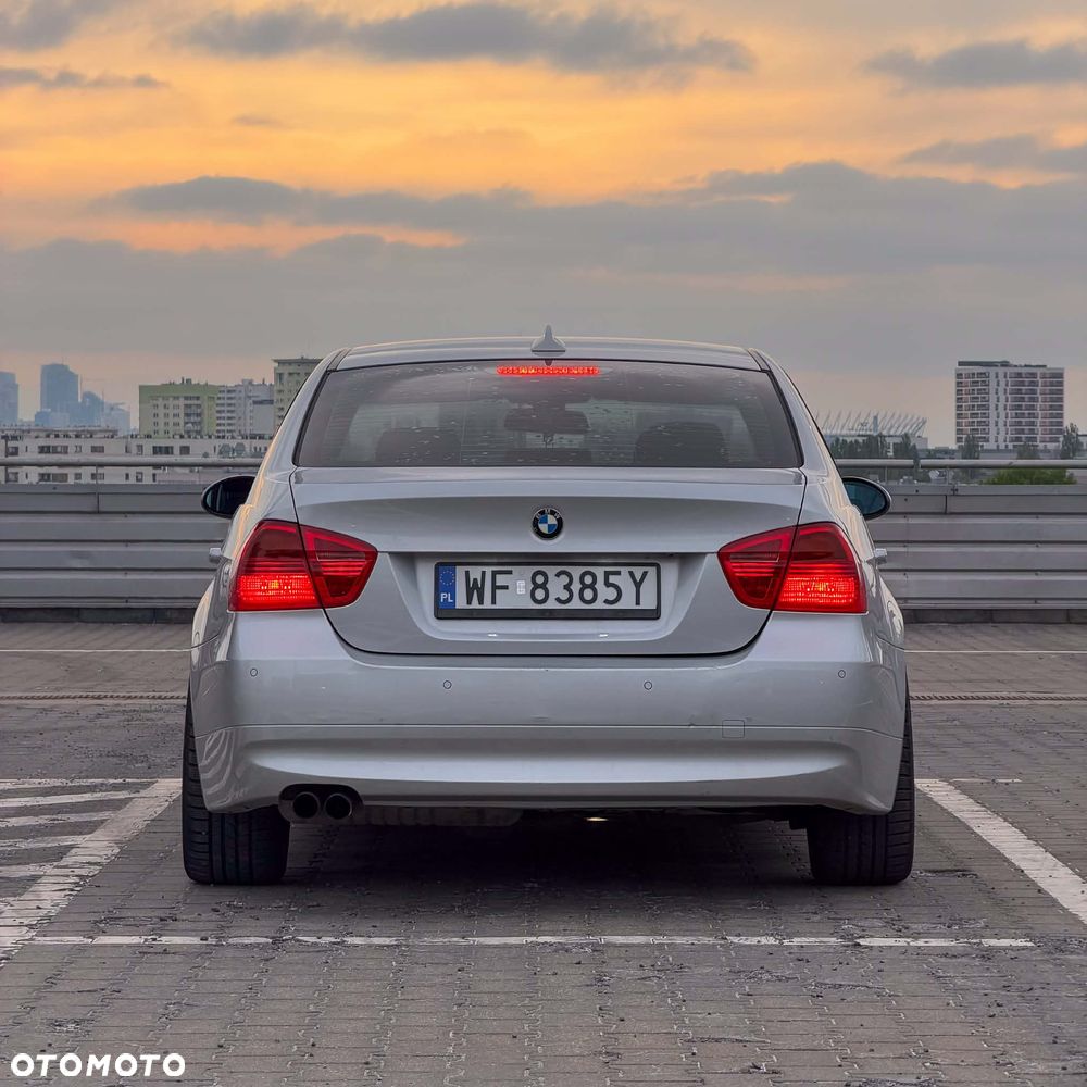 BMW Seria 3 325i - 4