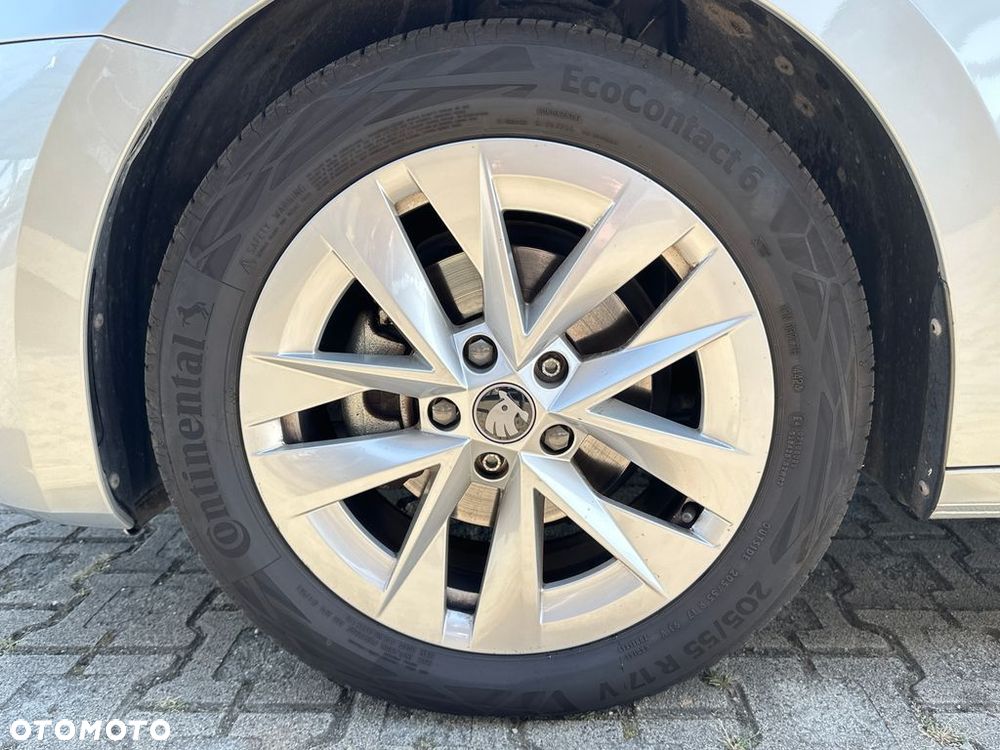 Skoda Octavia 1.5 TSI mHEV Selection DSG - 11