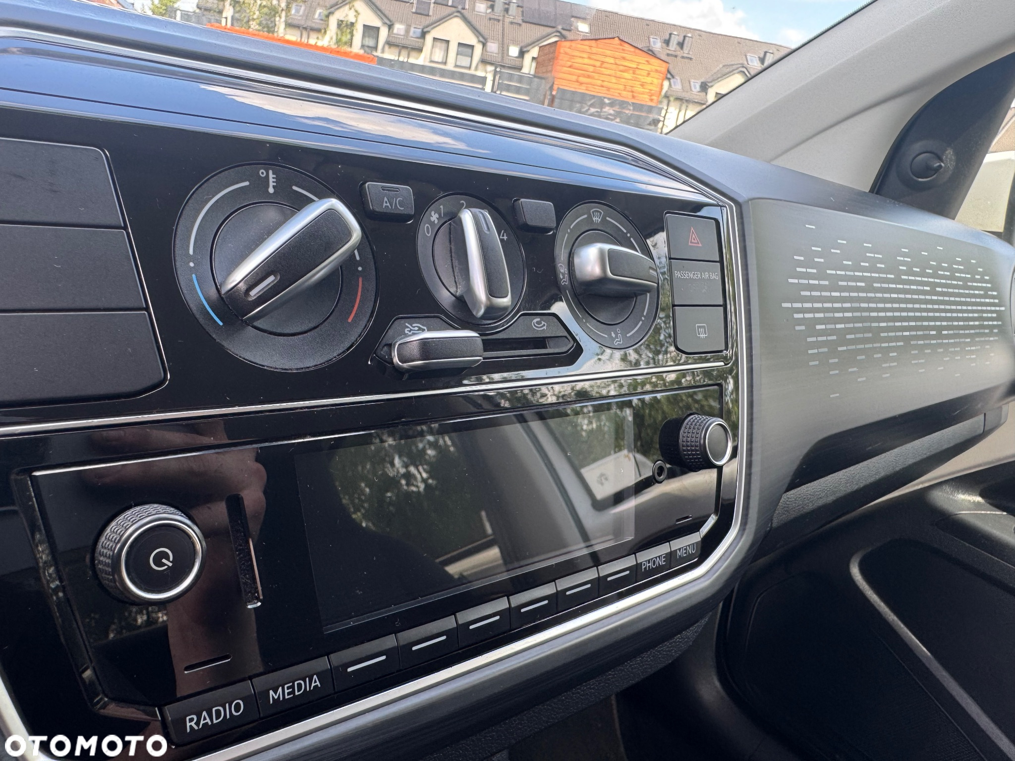 Volkswagen up! sound - 15