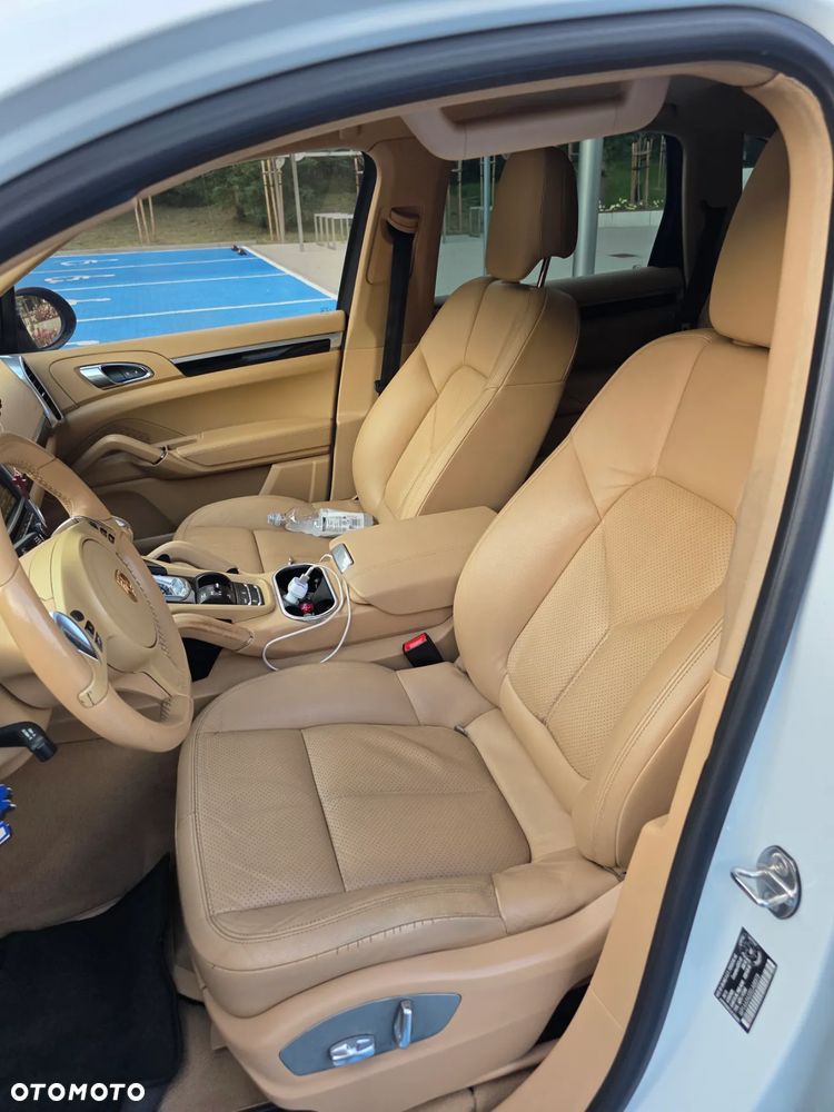 Porsche Cayenne Platinum Edition - 3