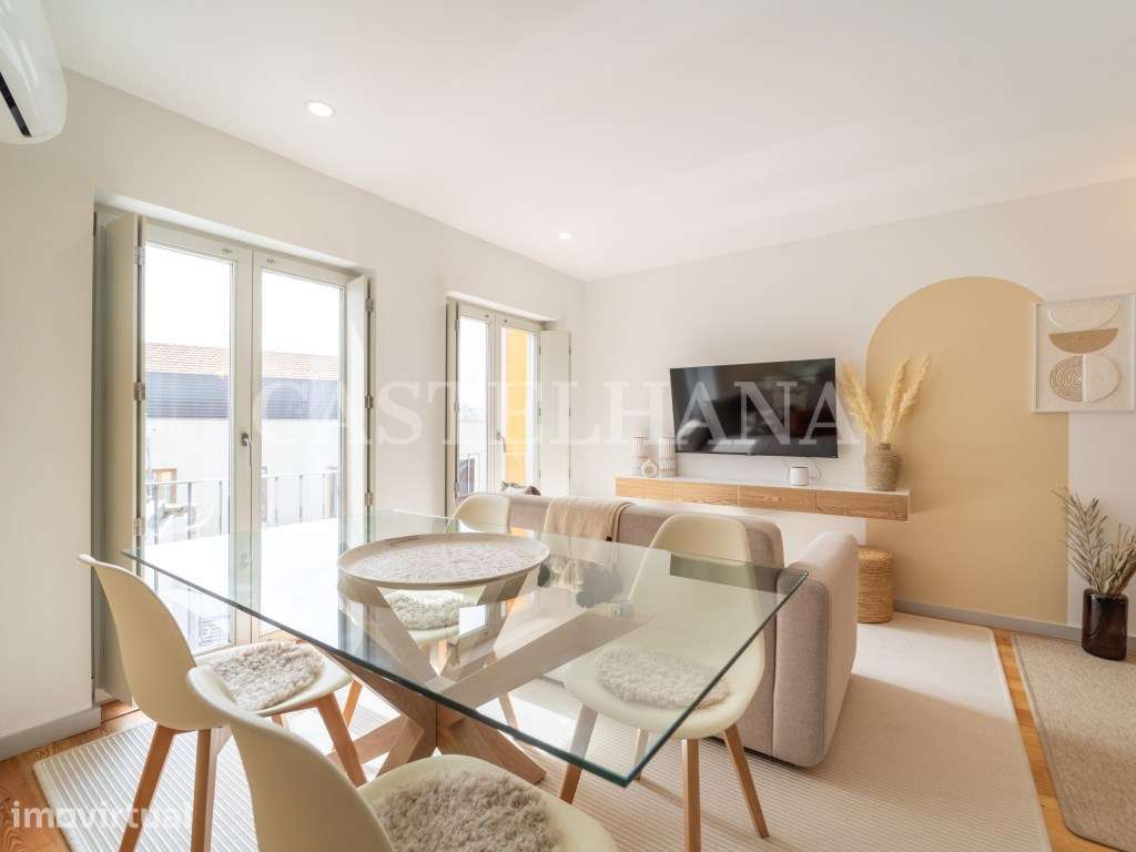 Apartamento T2 Duplex com AL e Garagem na Baixa do Porto - Grande imagem: 2/48