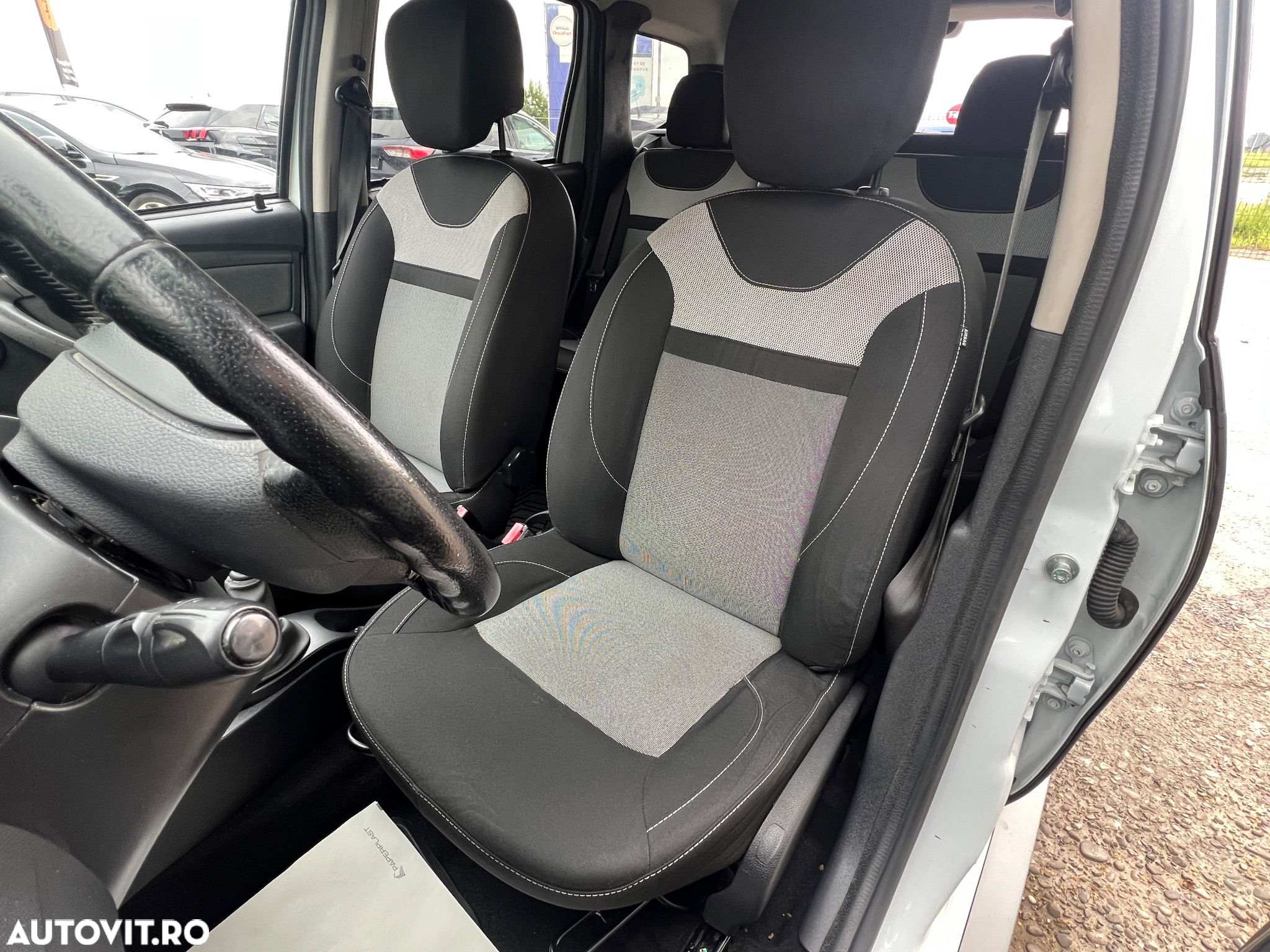 Dacia Duster 1.5 dCi 4x2 Ambiance - 12