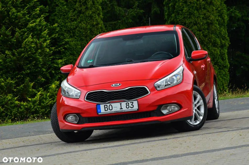 Kia Ceed 1.6 CRDi 128 Fifa World Cup Edition - 3