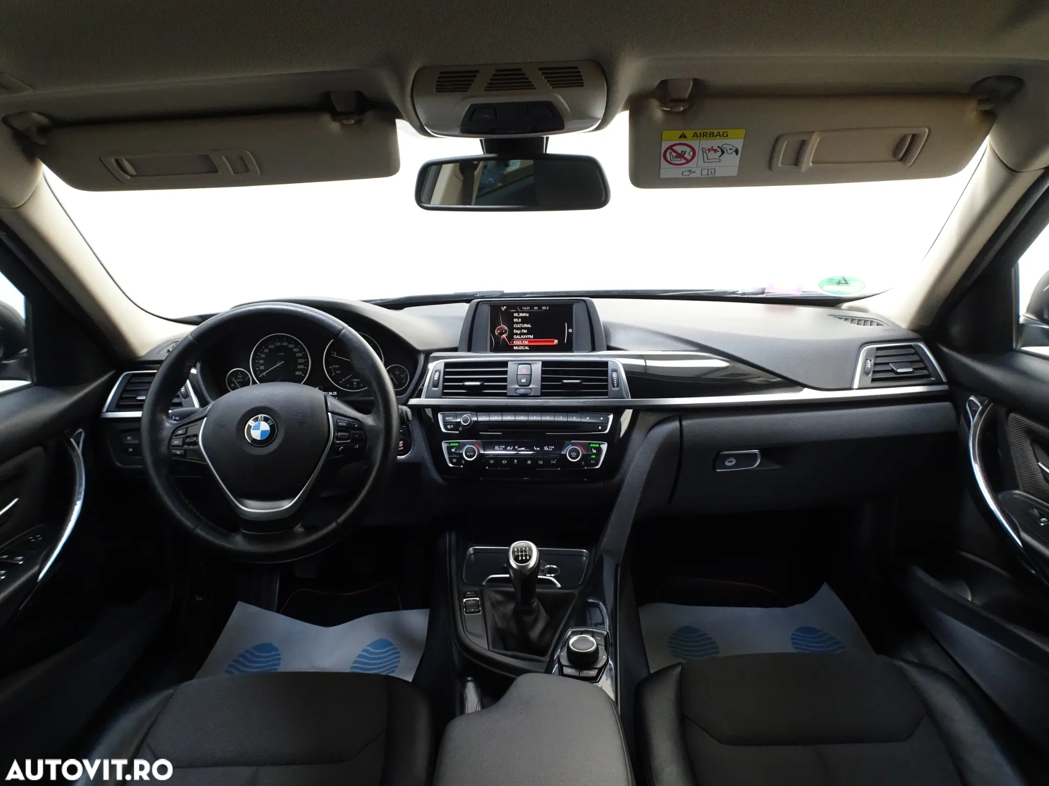 BMW Seria 3 320d xDrive Sport Line - 3