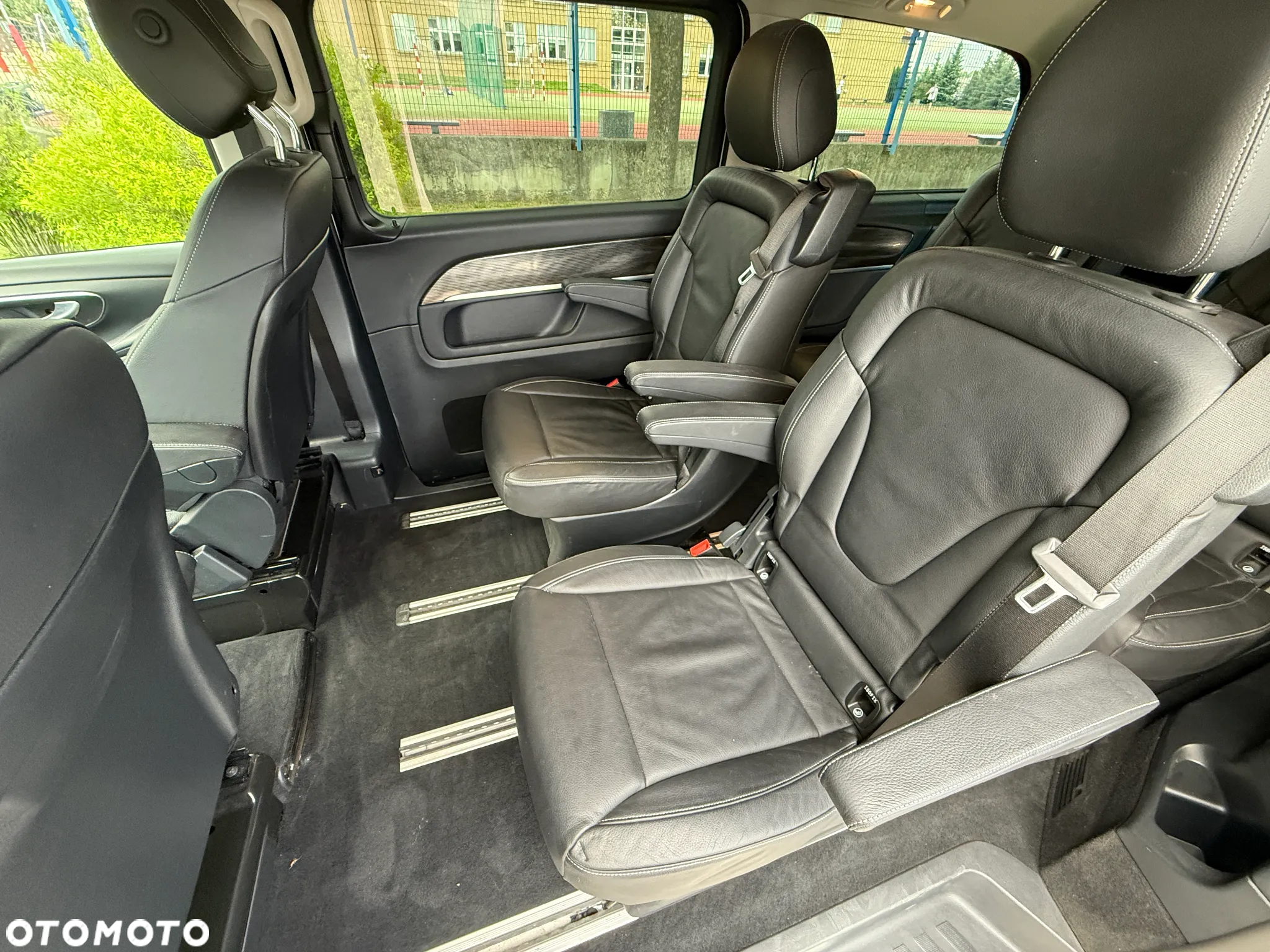 Mercedes-Benz EQV 300 lang Avantgarde Line - 11