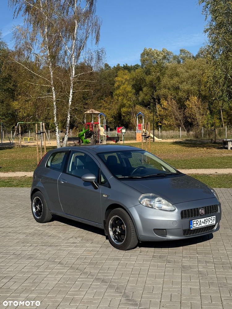 Fiat Grande Punto 2009 photo 2