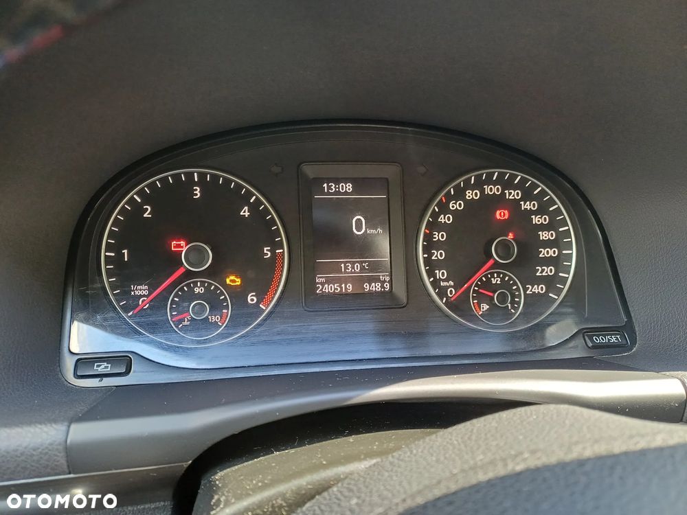 Volkswagen Touran 2010 photo 2